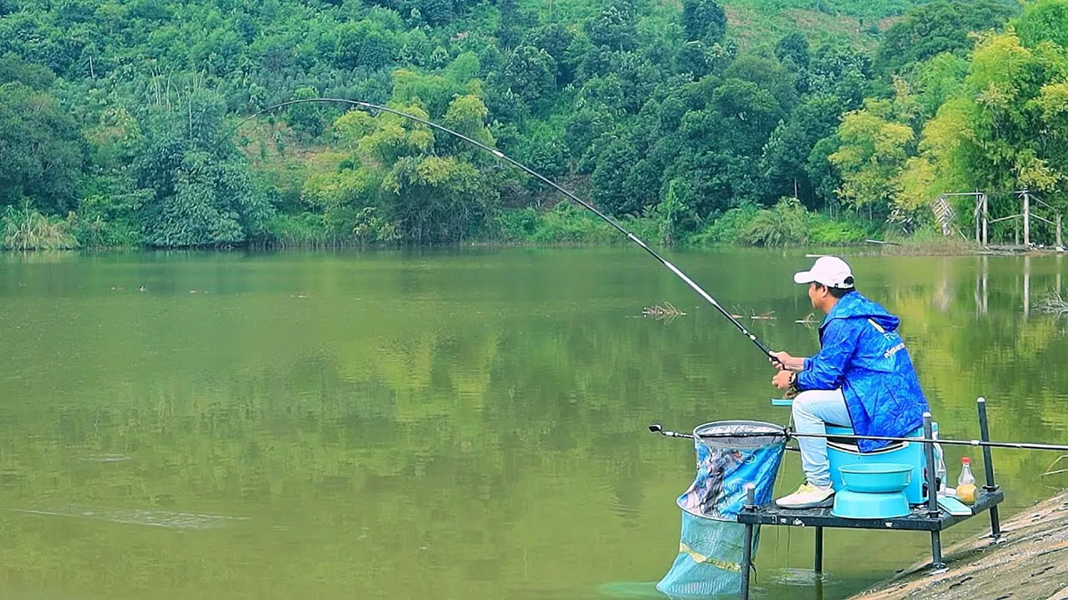 dong-thai-lake-ninh-binh-trips-viet-nam-fishing-tours-vn-11