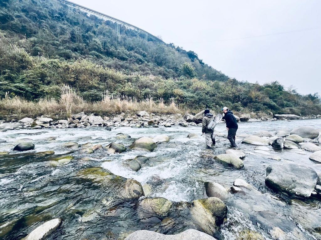 fishing-in-mekong-river-china-chinese-tour-trip-viet-nam-21