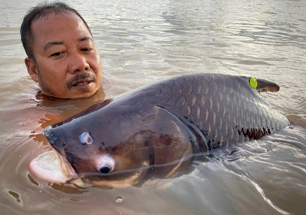 fishing-in-mekong-river-china-tour-trip-viet-nam