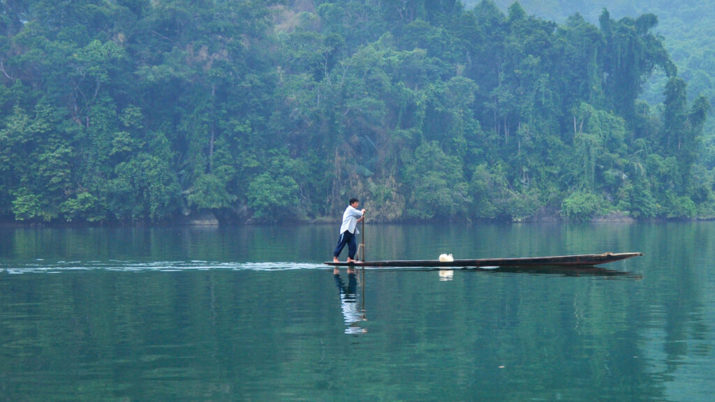 Ba-Be-Lake-1-Day-Boat-Tour-viet-nam-fishing