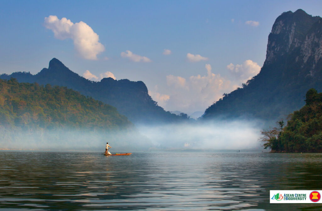 Fishing-on-Ba-Be-lake-viet-nam-fishing-tours-trips