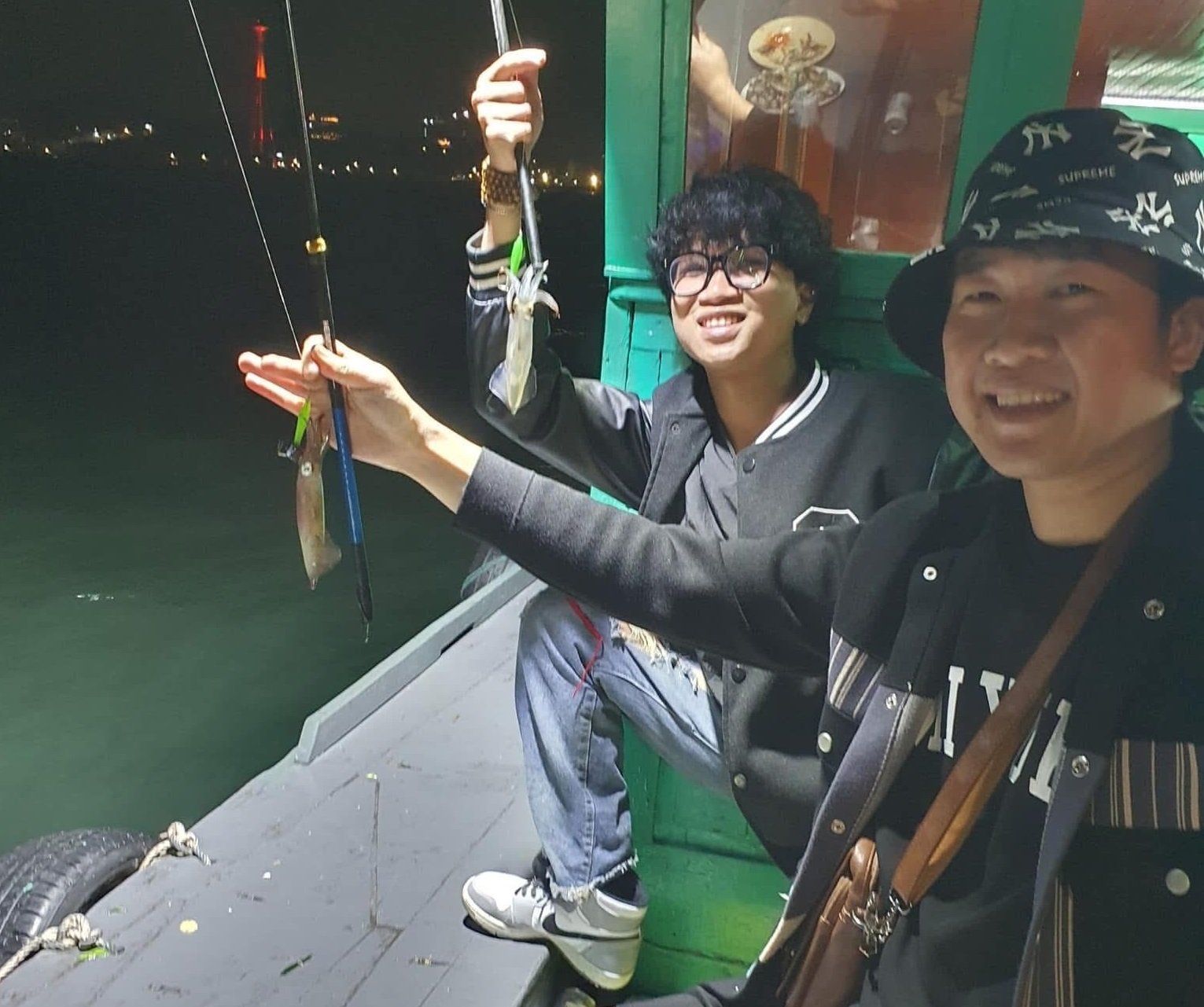 best-squid-fishing-experience-in-Ha-Long-Bay-viet-nam-fishing-tours-trips