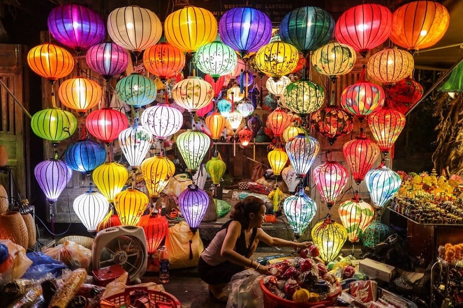 Learn the art of lantern-making in Hoi An