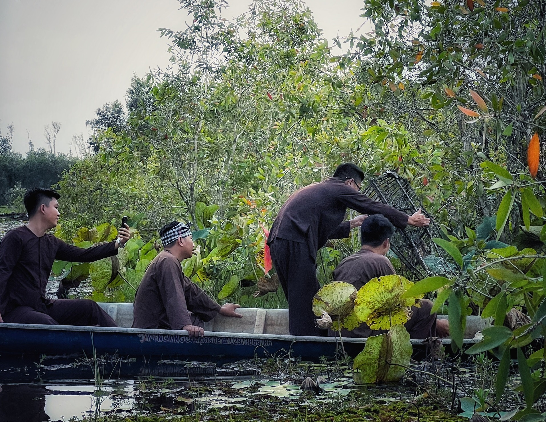1-tan-lap-floating-village-southwest-viet-nam-fishing-travel-tour-trip-adventure-new-year-2026