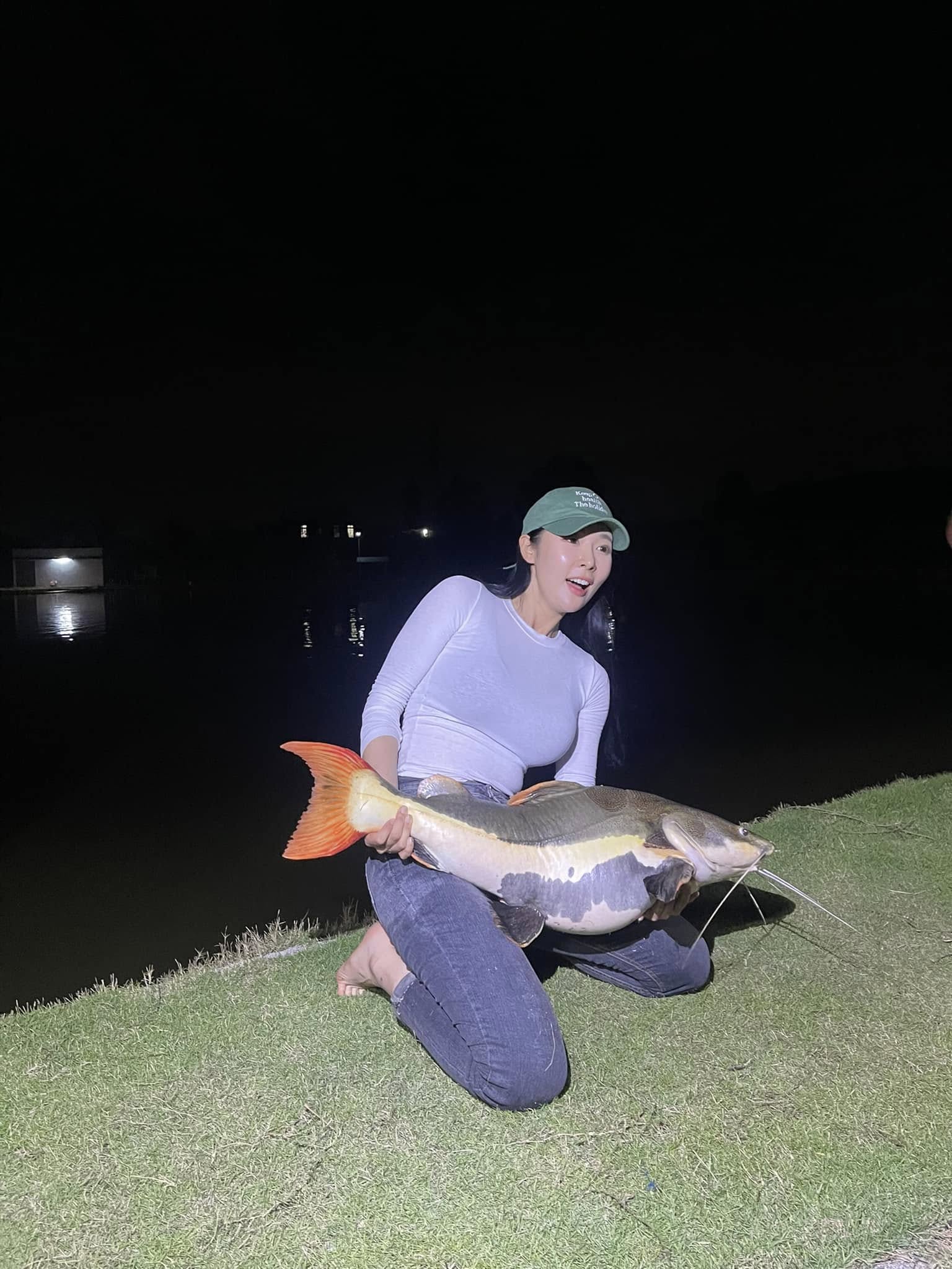 night-fishing-bull-arena-fishing-park-lake-vietnam-fishing-tour-trip-travel-adventure-new-year-2026