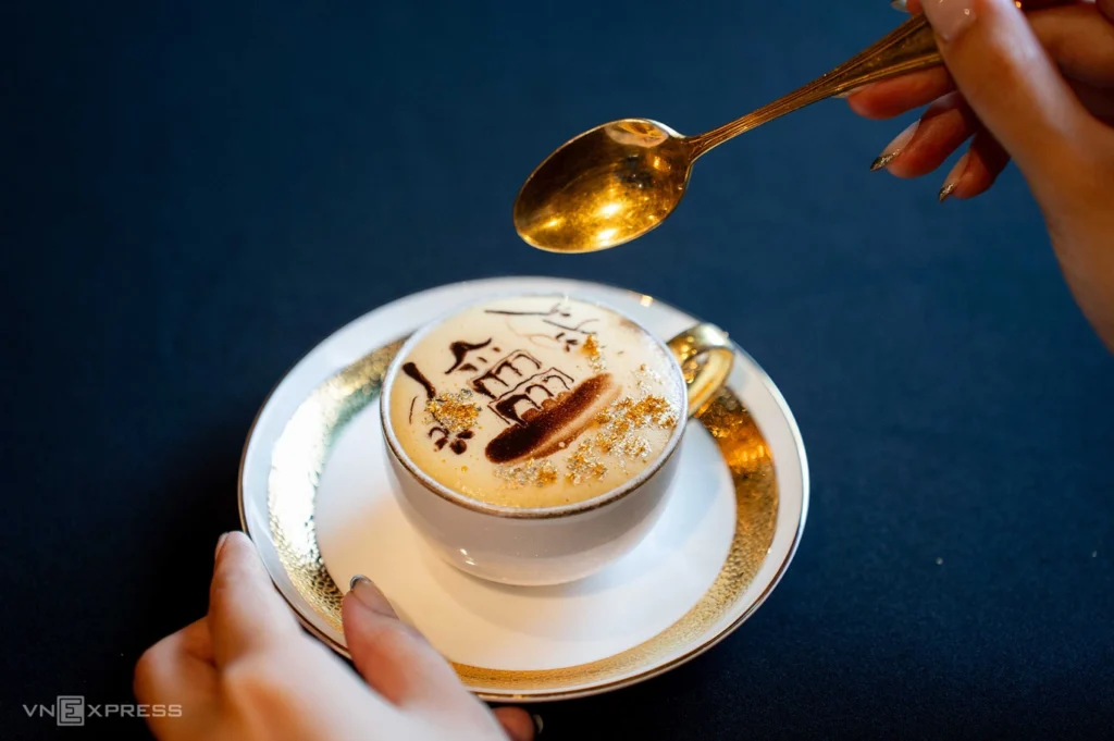 Cà Phê Trứng (Egg Coffee)