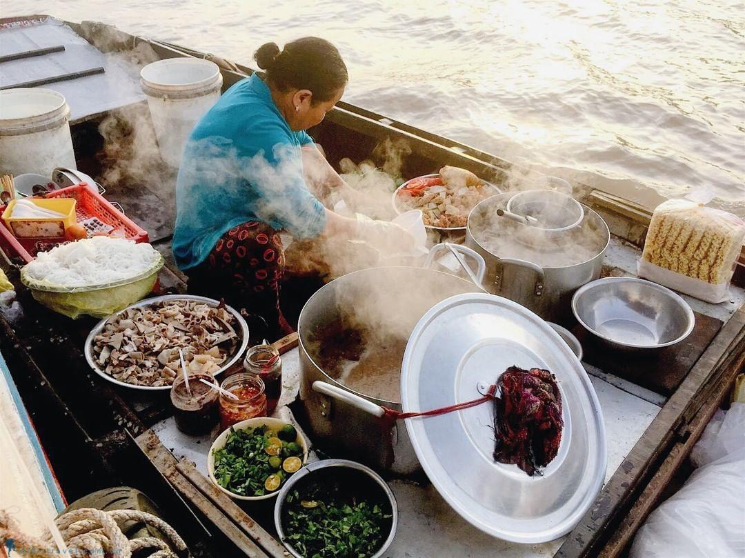 cai-rang-floating-market-can-tho-viet-nam-fishing-travel-tour-trip-adventure-fun-trend-2026