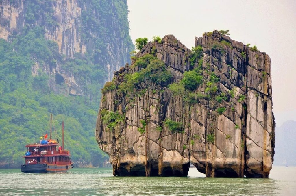 dinh-huong-rock-ha-long-bay-viet-nam-fishing-tour-trip-adventure
