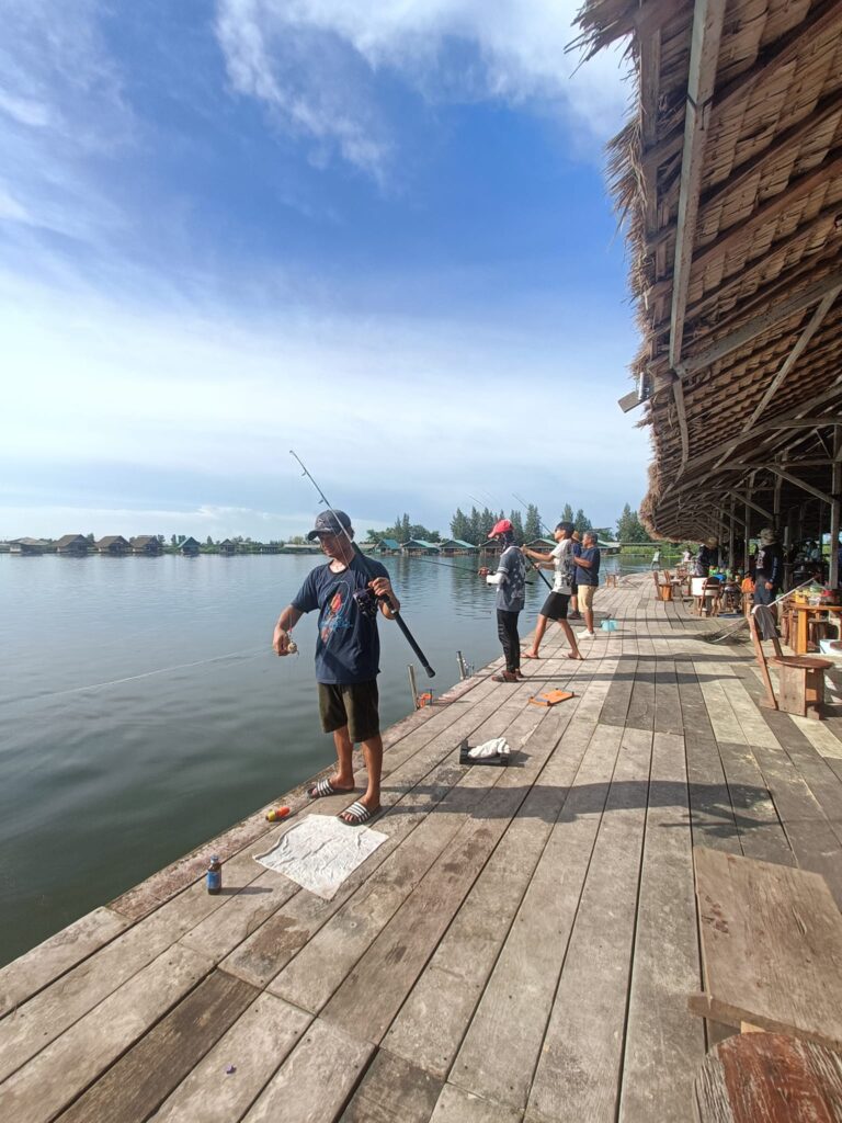 fishing-happy-new-year-2026-bungsamran-park-lake-bangkok-thailand-vietnam-tour-trip-travel-adventure-1234