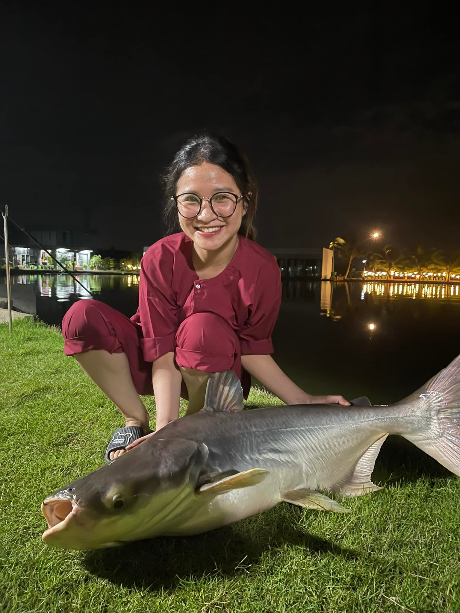 guide-fishing-bull-arena-park-lake-vietnam-fishing-tour-trip-travel-adventure-new-year-2026
