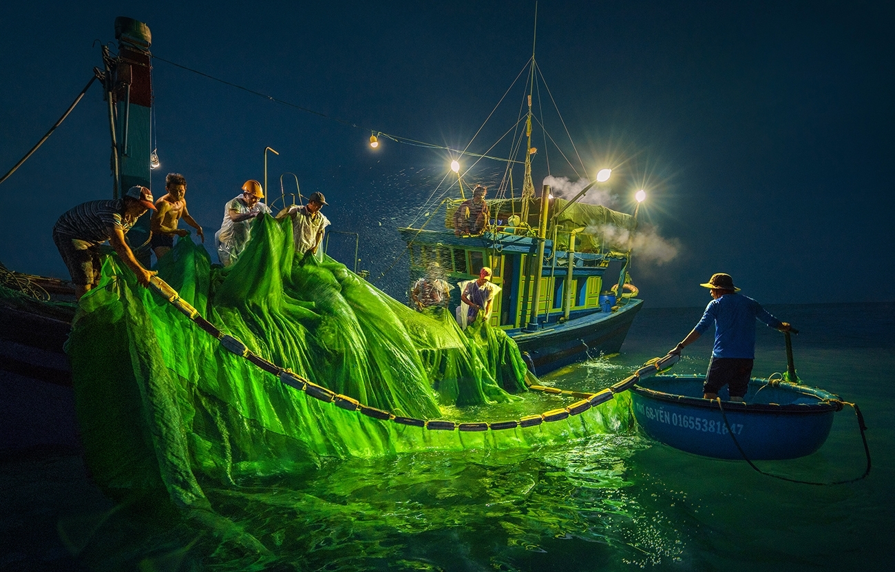 night-fishing-tan-lap-floating-village-southwest-viet-nam-fishing-travel-tour-trip-adventure-new-year-2026