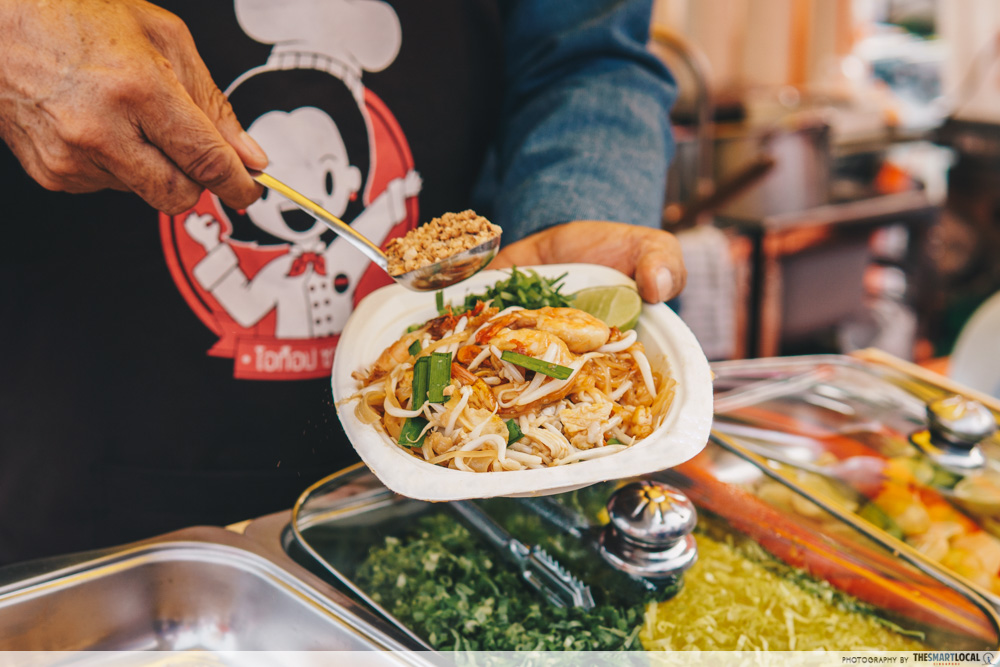 pad-thai-Chatuchak-Night-Market-bangkok-thailand-viet-nam-tour-trip-adventure-travel-family