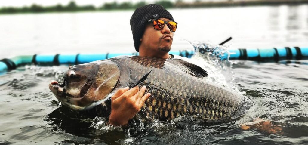 siamese-carp-new-bungsamran-fishing-park-bangkok-thailand-viet-nam-tour-trip-adventure-travel-family-2