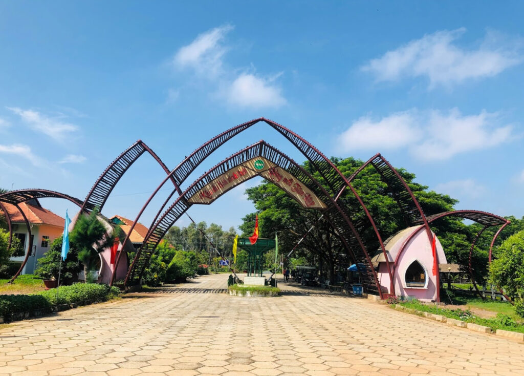 tan-lap-floating-village-2026-Lunnar-New-Year-long-an-viet-nam-tour-trip-travel-adventure-angler-lure-fly-fishing-1