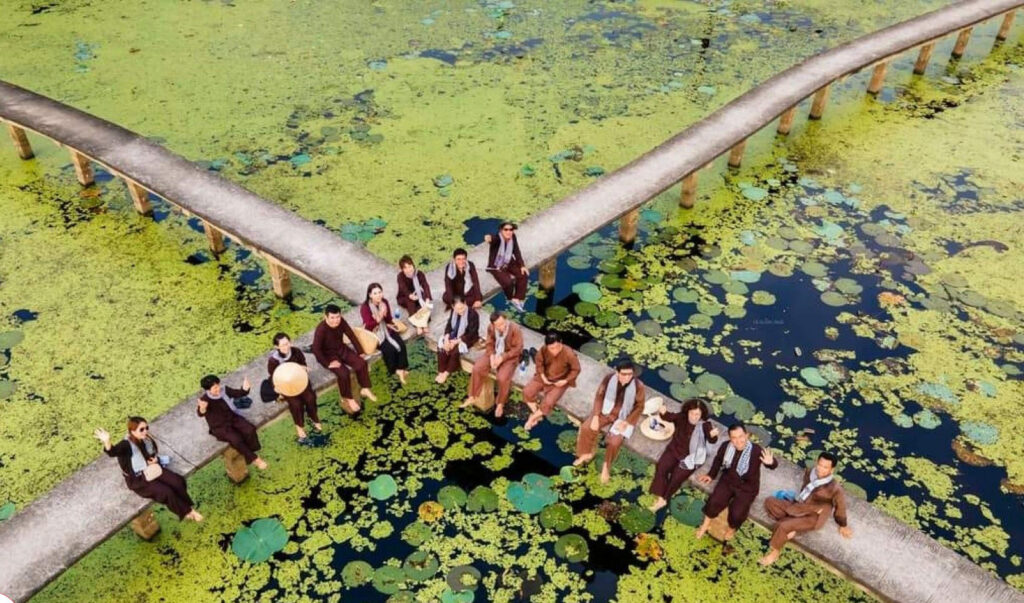 tan-lap-floating-village-Lunnar-New-Year-2026-vietnam-tour-trip-travel-adventure-angler-lure-fly-fishing