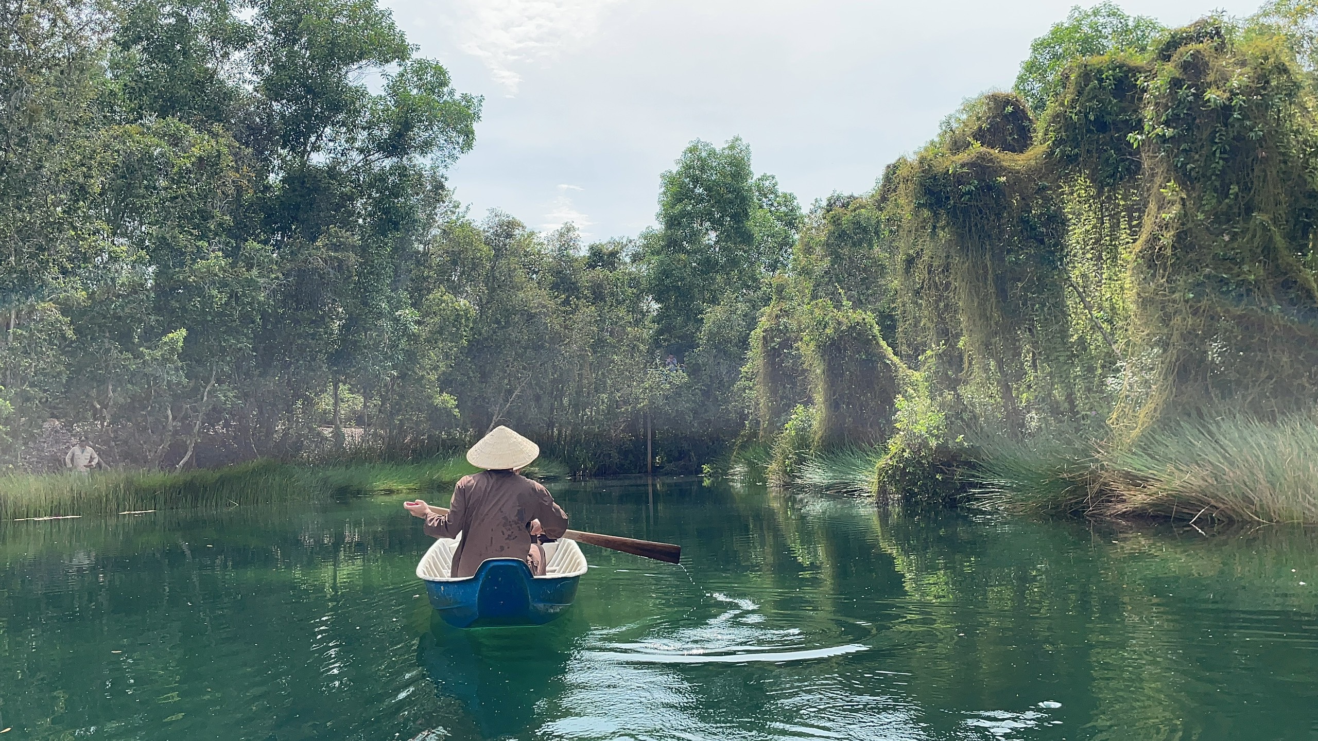 tan-lap-floating-village-valentine-day-New-Year-2026-vietnam-fishing-tour-trip-travel-adventure-angler-lure-fly