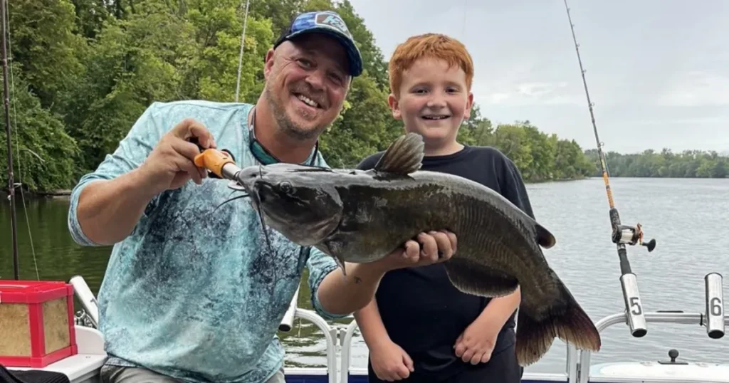 Family-Fly-Fishing-vietnam-tour-trip-travel-angler-lure-catching-2026-Family fun fishing trips and charters