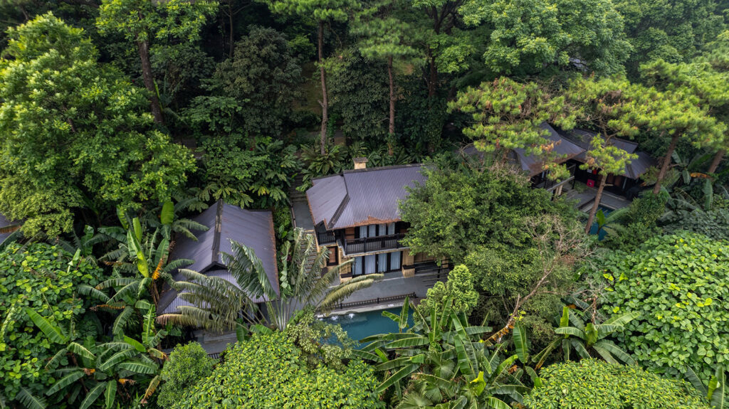 Our fishing tours prioritize privacy, class, and luxury in accommodation, dining, and relaxation for VIP groups, along with the thrill of the wilderness and the challenge of catching giant, hard-to-find fish with experienced fishing guides.