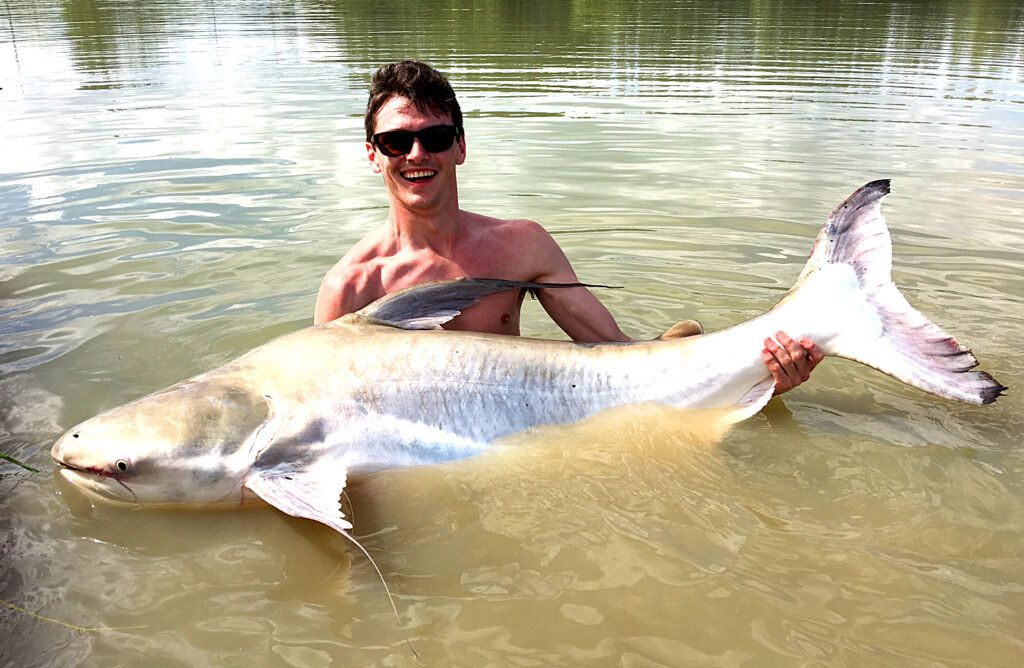 Chao-phraya-catfish-viet-nam-fishing-tours-trips-travel-anglers-lure-fly-fishing-summer-2026-catching-09