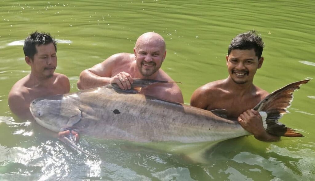 Chao-phraya-catfish-viet-nam-fishing-tours-trips-travel-anglers-lure-fly-fishing-summer-2026-catching-42