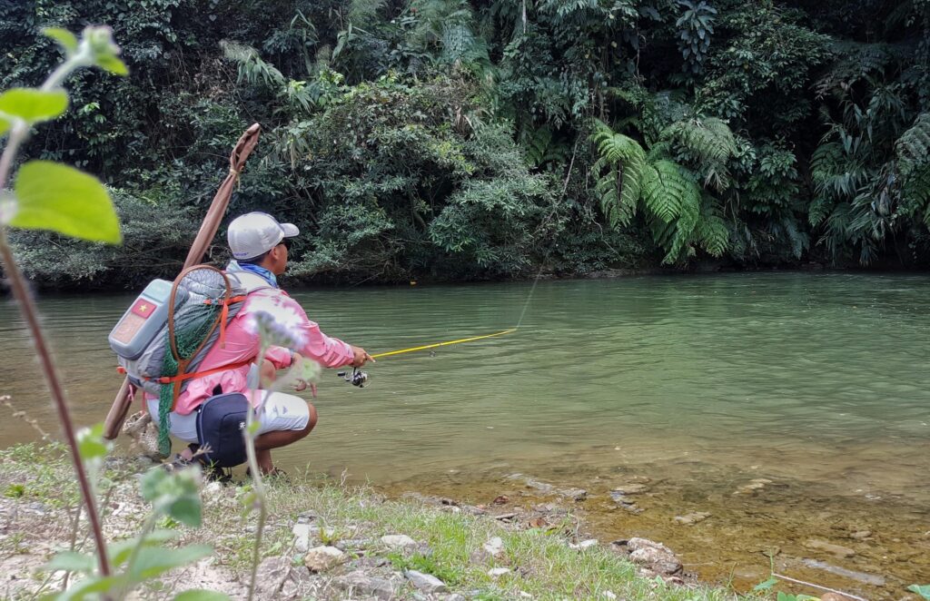 Tran-hoan-mahseer-Vietnam-fishing-tour-trip-travel-angler-lure-fly-fishing-summer-2026-blue