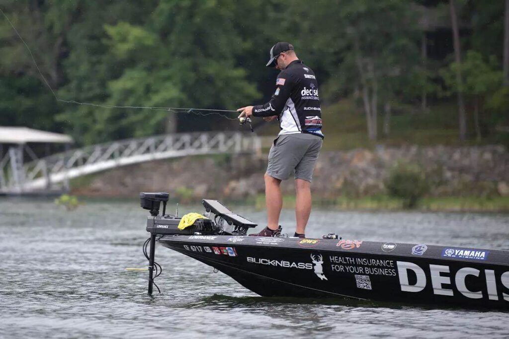 Vertical-Jigging-vietnam-fishing-tour-trip-travel-angler-summer-2026