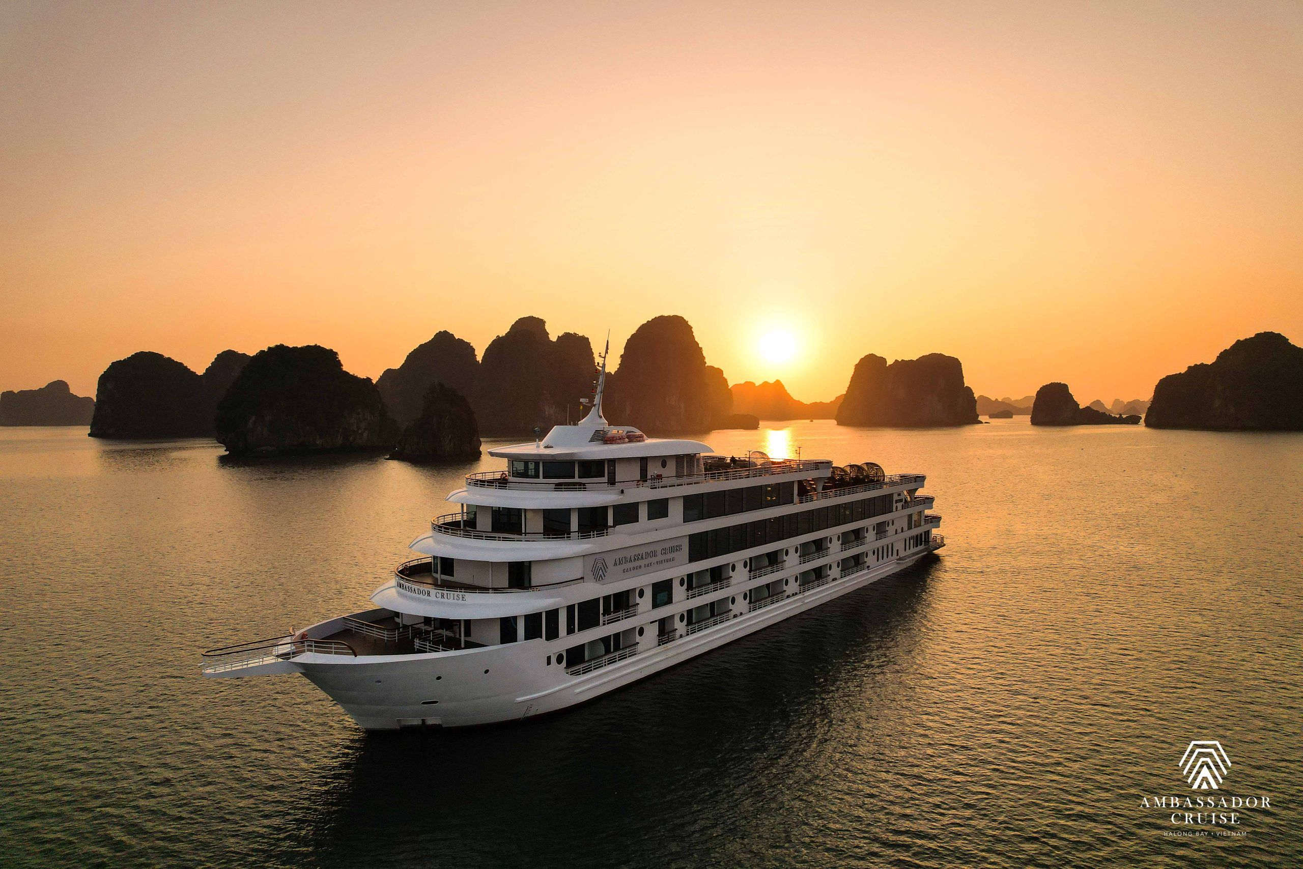 cruise-ha-long-bay-businessman-fishing-in-viet-nam-tour-trip-travel-angler-2026-fly-fishing-lure-summer-2026