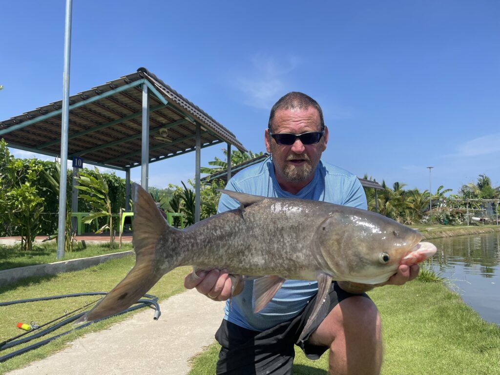 11264-mekong-gaint-catfish-vietnam-fishing-tours-trips-travel-anglers-fly-lure-summer-2026