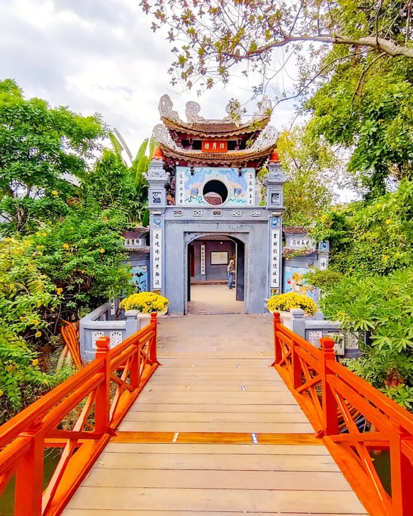 Ngoc Son Temple