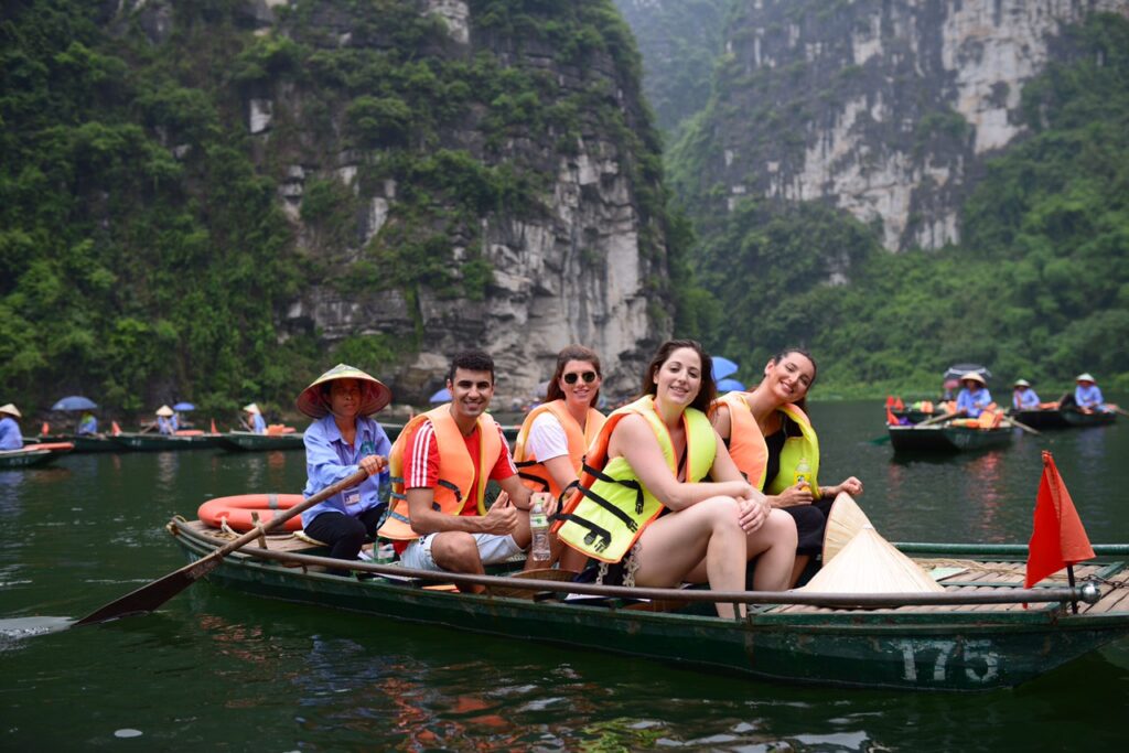 boat-trip-Tam-coc-ninh-binh-Professional-Angling-Team-National-Vietnam-fishing-tours-trips-travelers-anglers-flyfishing-lurefishing-summer-2026
