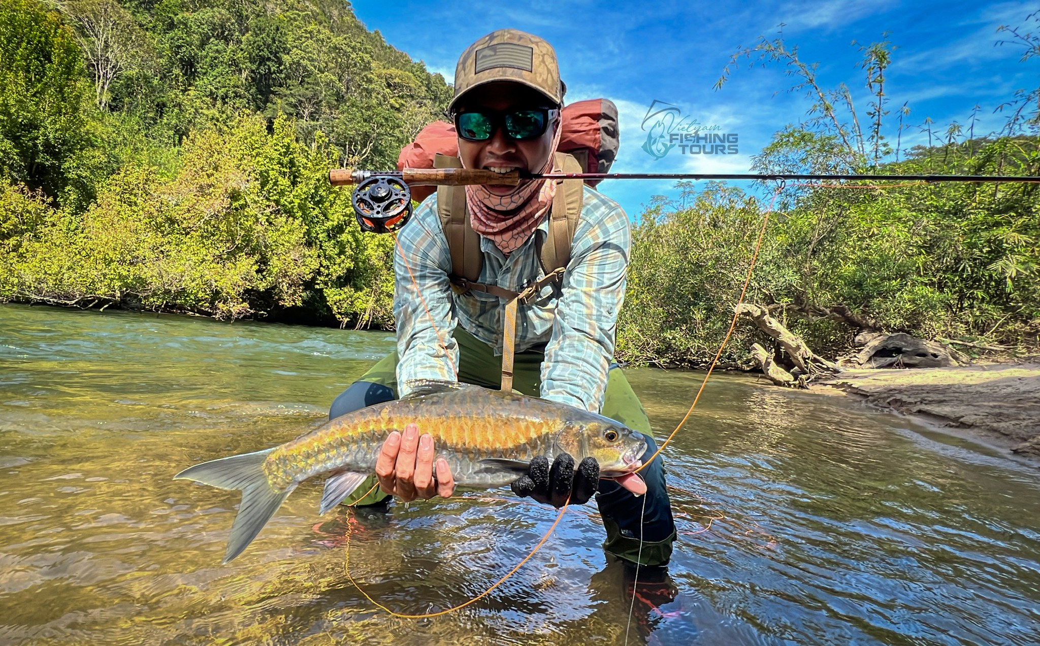 businessmen-stracheyi-mahseer-blue-northern-vietnam-fishing-tours-trips-travel-anglers-summer-catching-finding-mahseer-22
