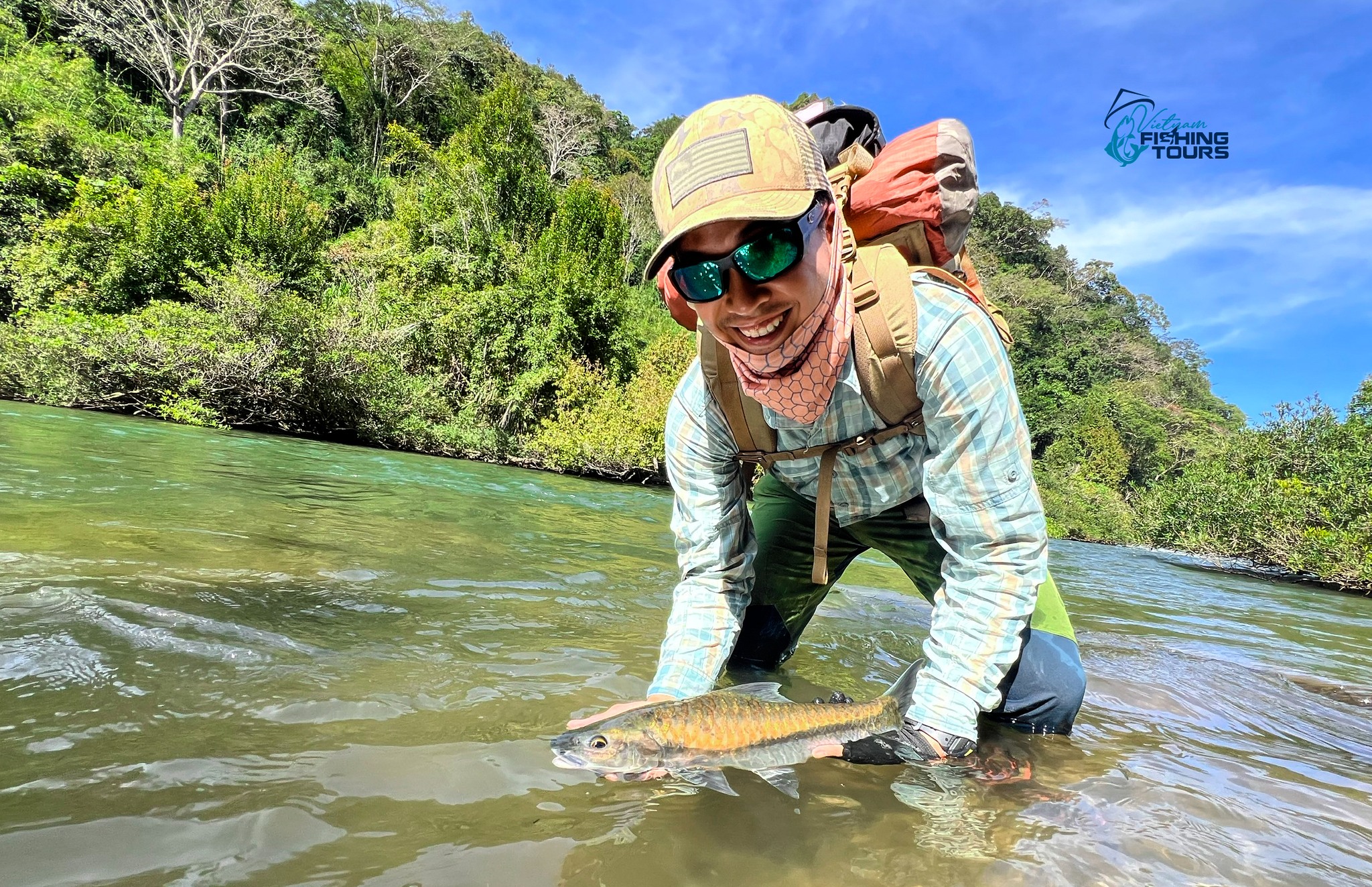 businessmen-stracheyi-mahseer-blue-northern-vietnam-fishing-tours-trips-travel-anglers-summer-catching-finding-mahseer