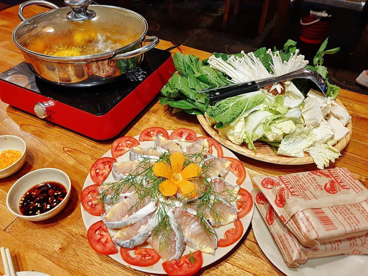 The famous mountain sturgeon hotpot