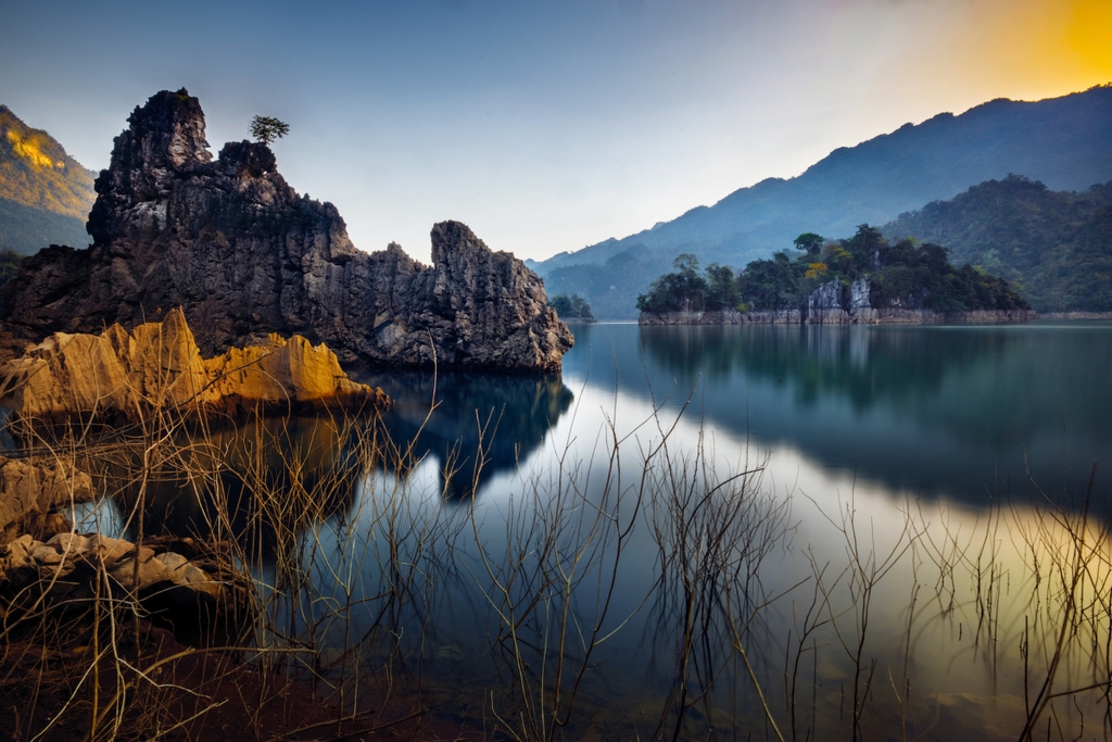 na-hang-lake-tuyen-quang-province-vietnam-fishing-tour-trip-travle-angler