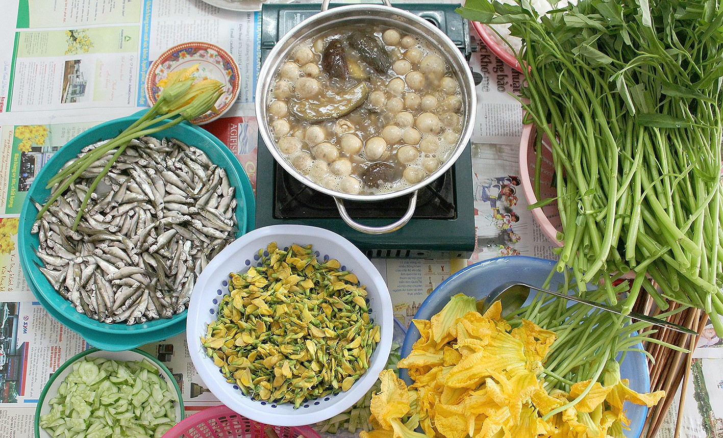 Lẩu Mắm (Fermented Fish Hotpot)