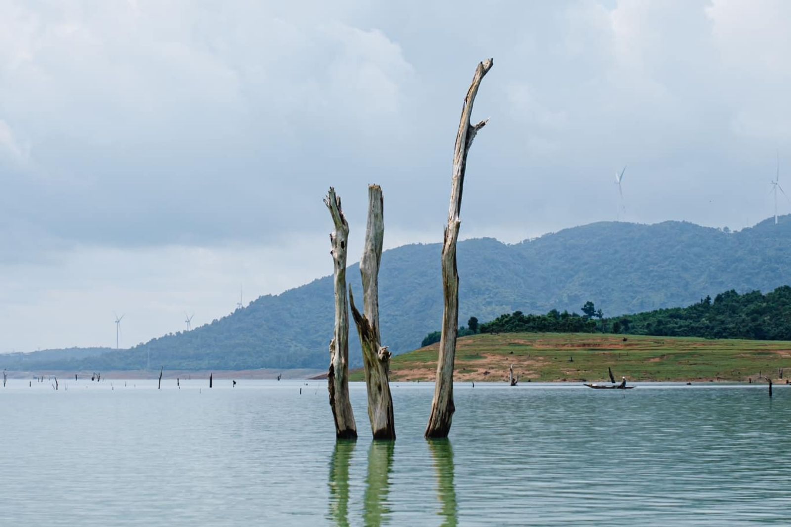 Rao-Quan-Lake-autumn-quang-tri-province-vietnam-fishing-tour-trip-travel-angler-2
