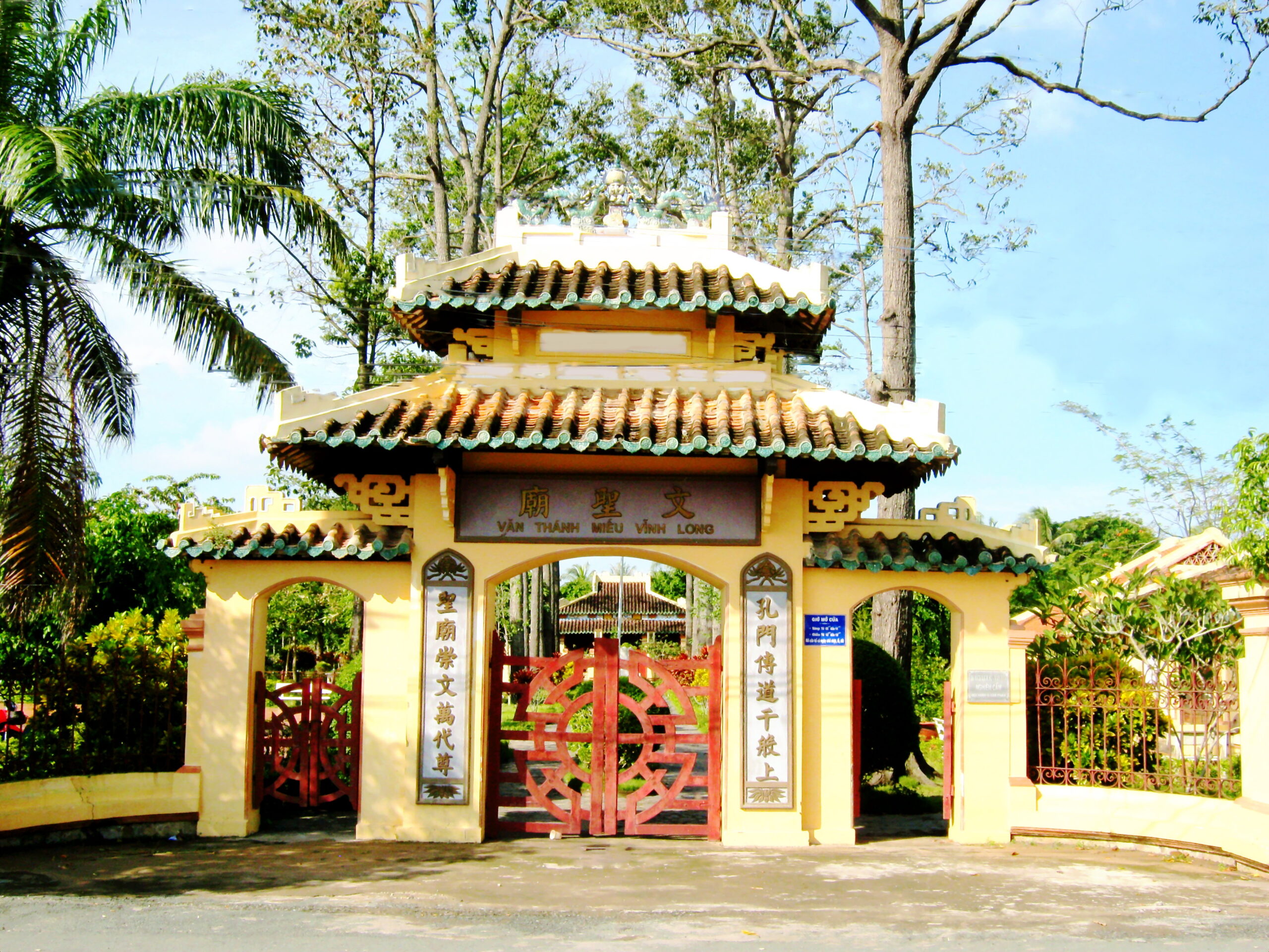 Van Thanh Mieu Temple