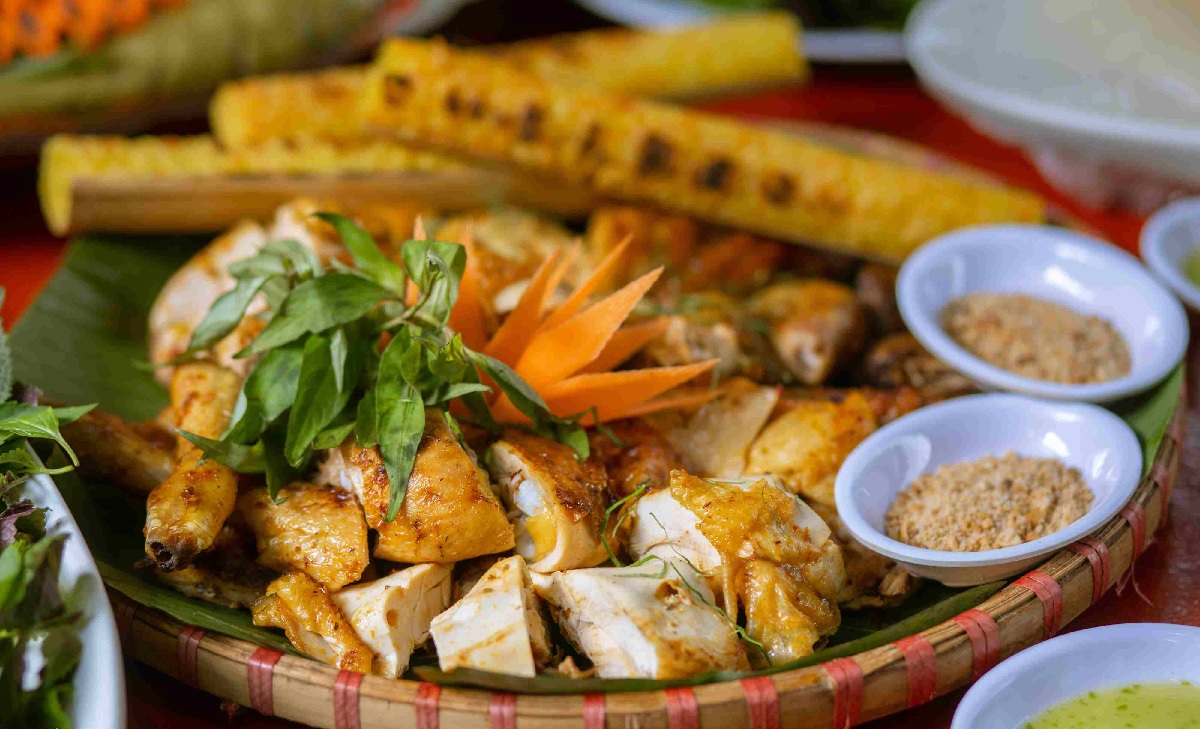 Com Lam (bamboo-cooked sticky rice)