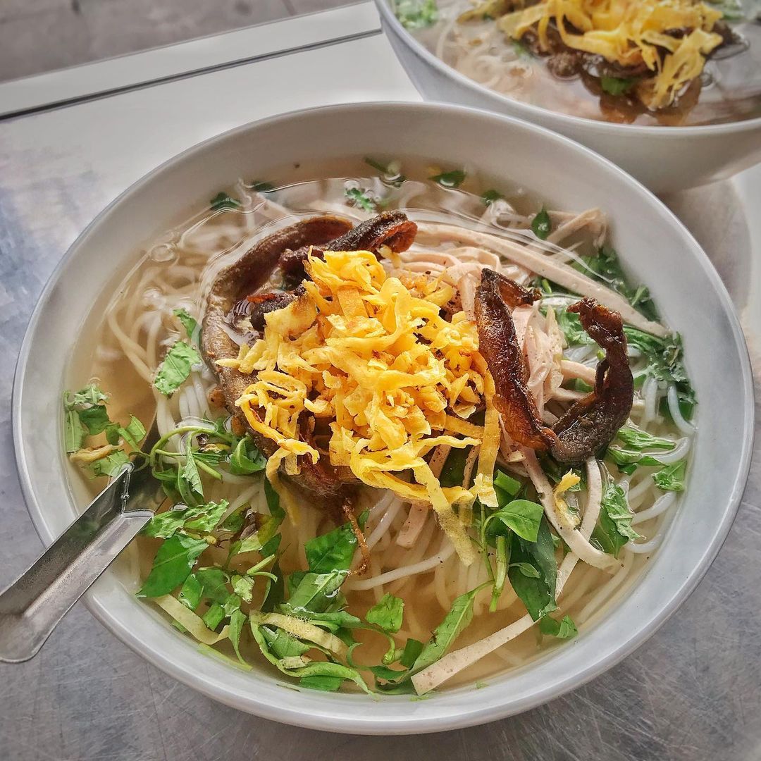 Eel vermicelli soup – a famous and unique delicacy in Hung Yen.