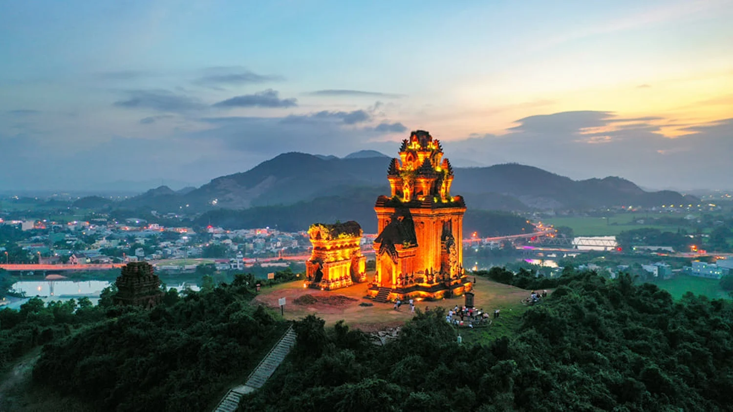 Banh It Tower (Tháp Bánh Ít)