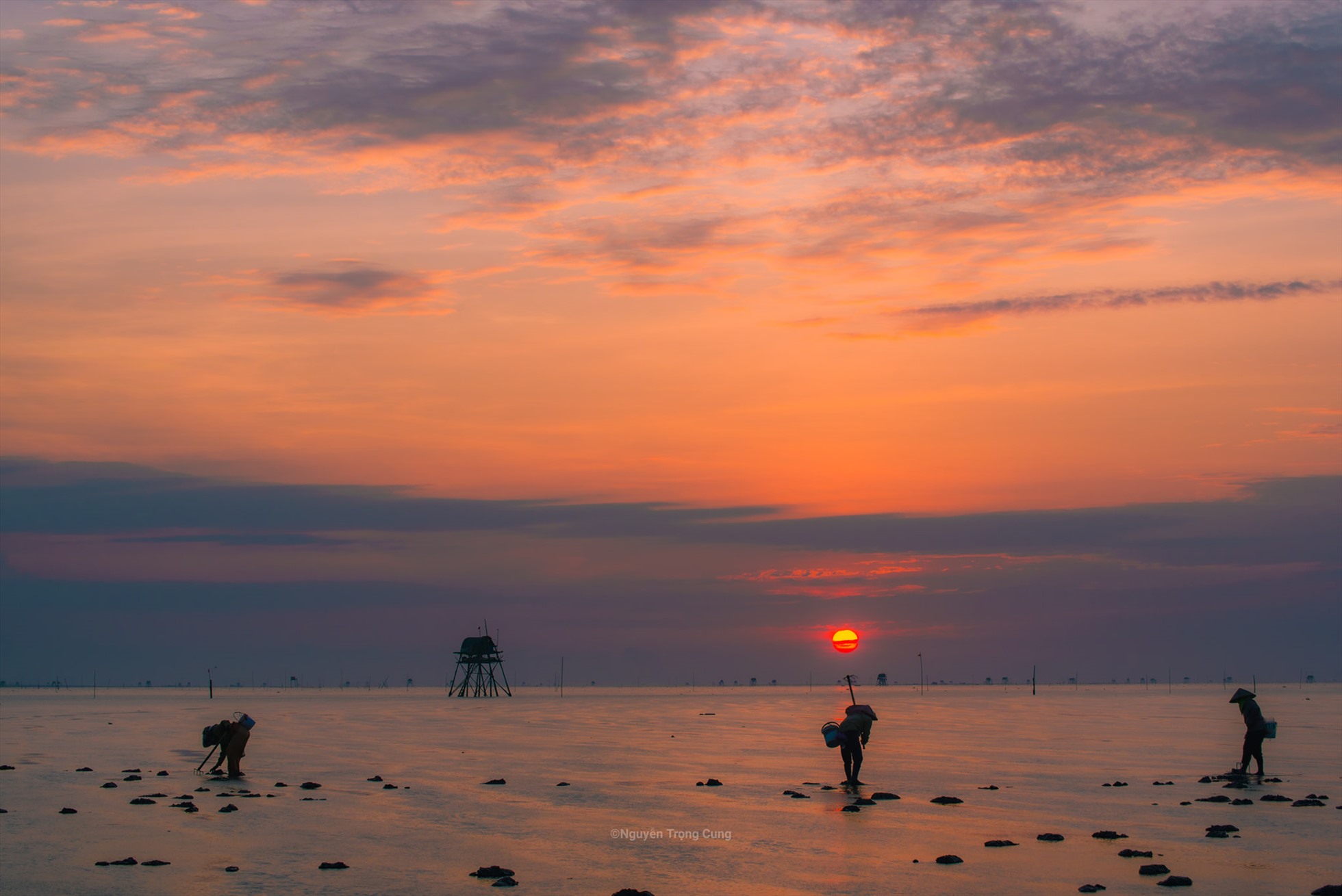 At sunrise, visitors can gain insight into the lives of local fishermen on the waters of Thai Binh