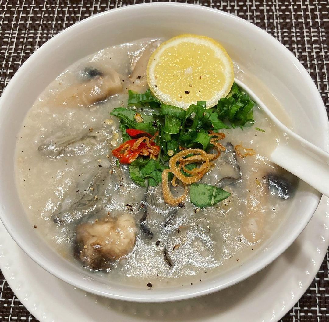 Chao Hau (fresh oysters porridge from Quan Hau)