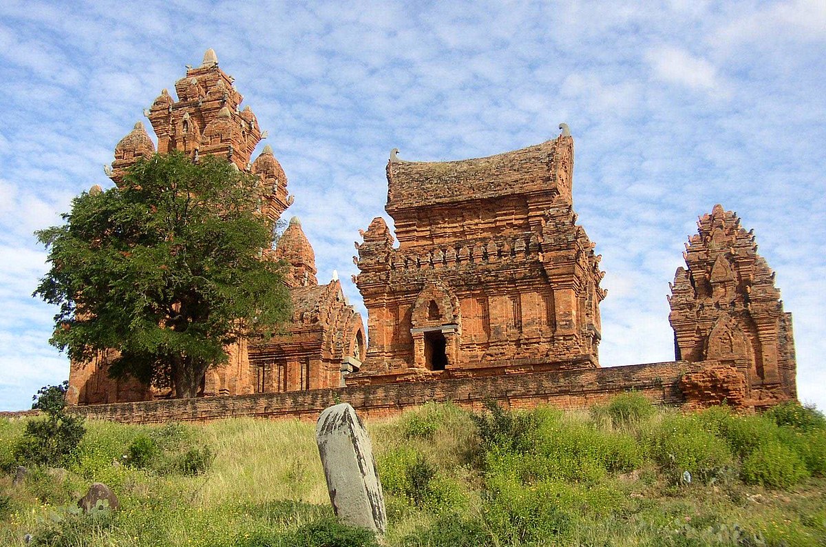 Po Klong Garai Cham Towers