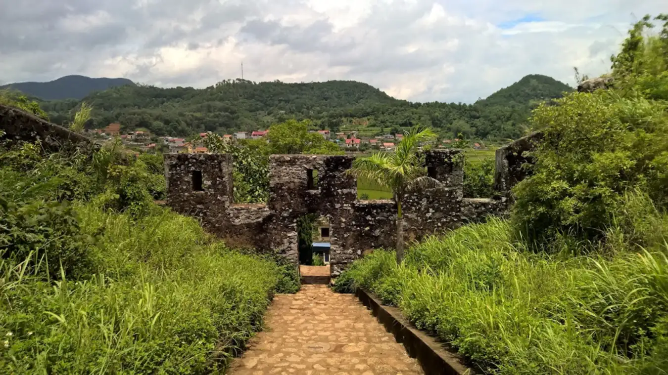 To Thi Mountain and Mac Dynasty Citadel