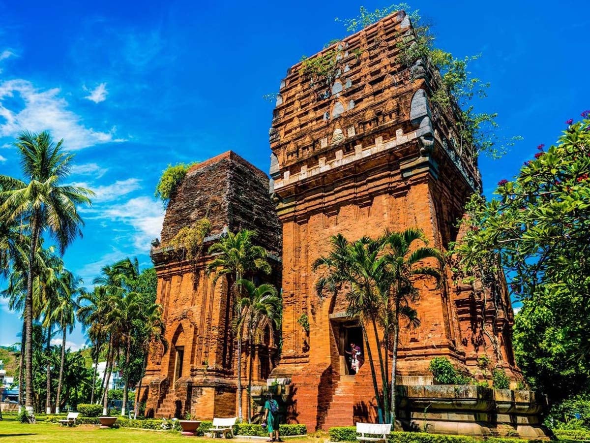 Twin Towers (Tháp Đôi)