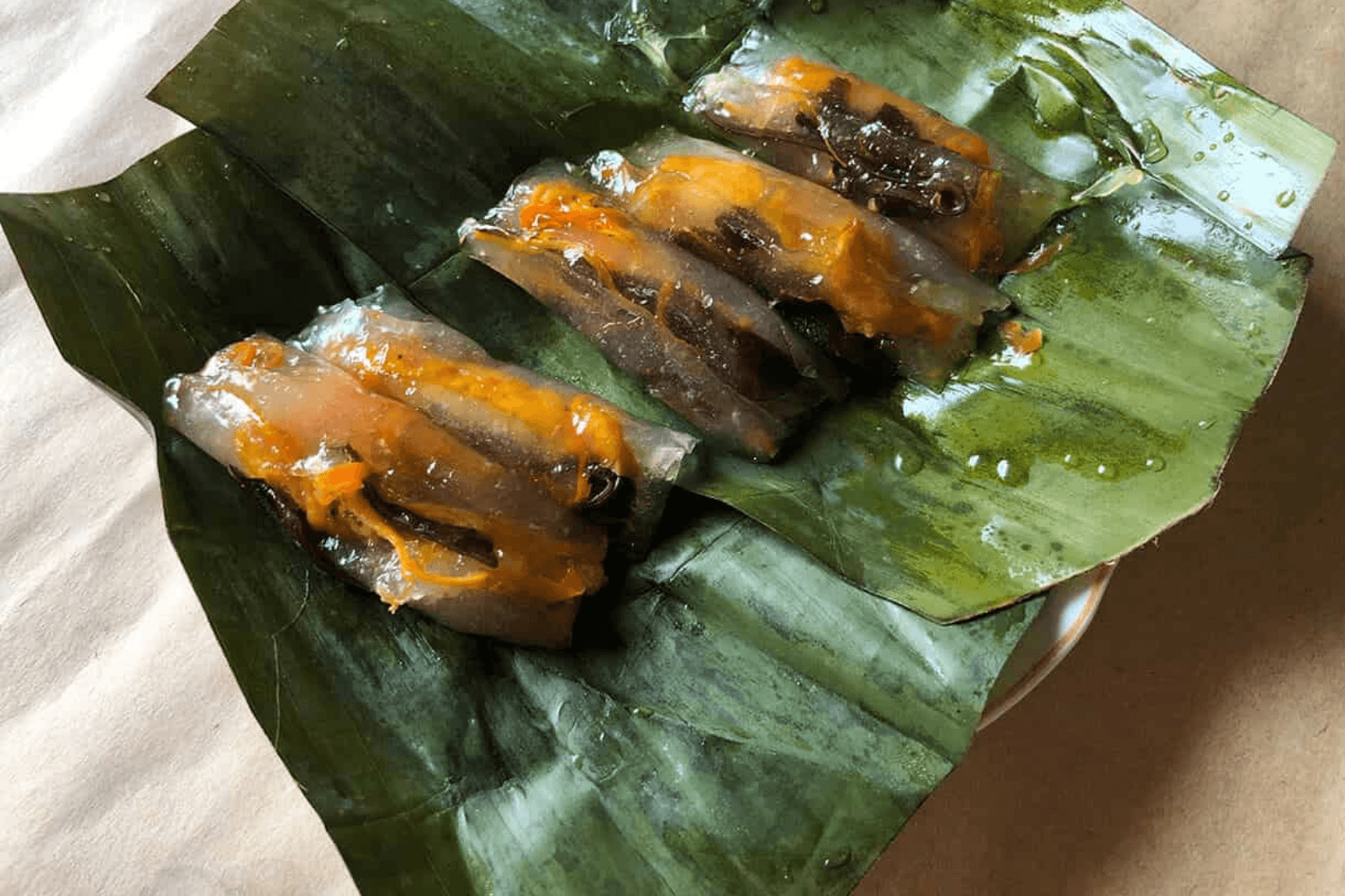Banh Loc (tapioca dumplings wrapped in banana leaves)