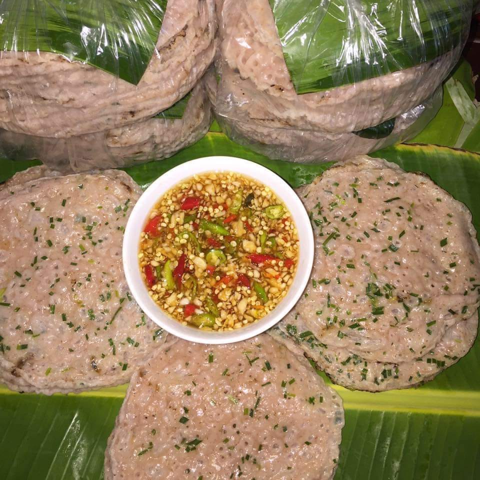 anh Xeo Quang Binh (brown rice crispy pancakes)
