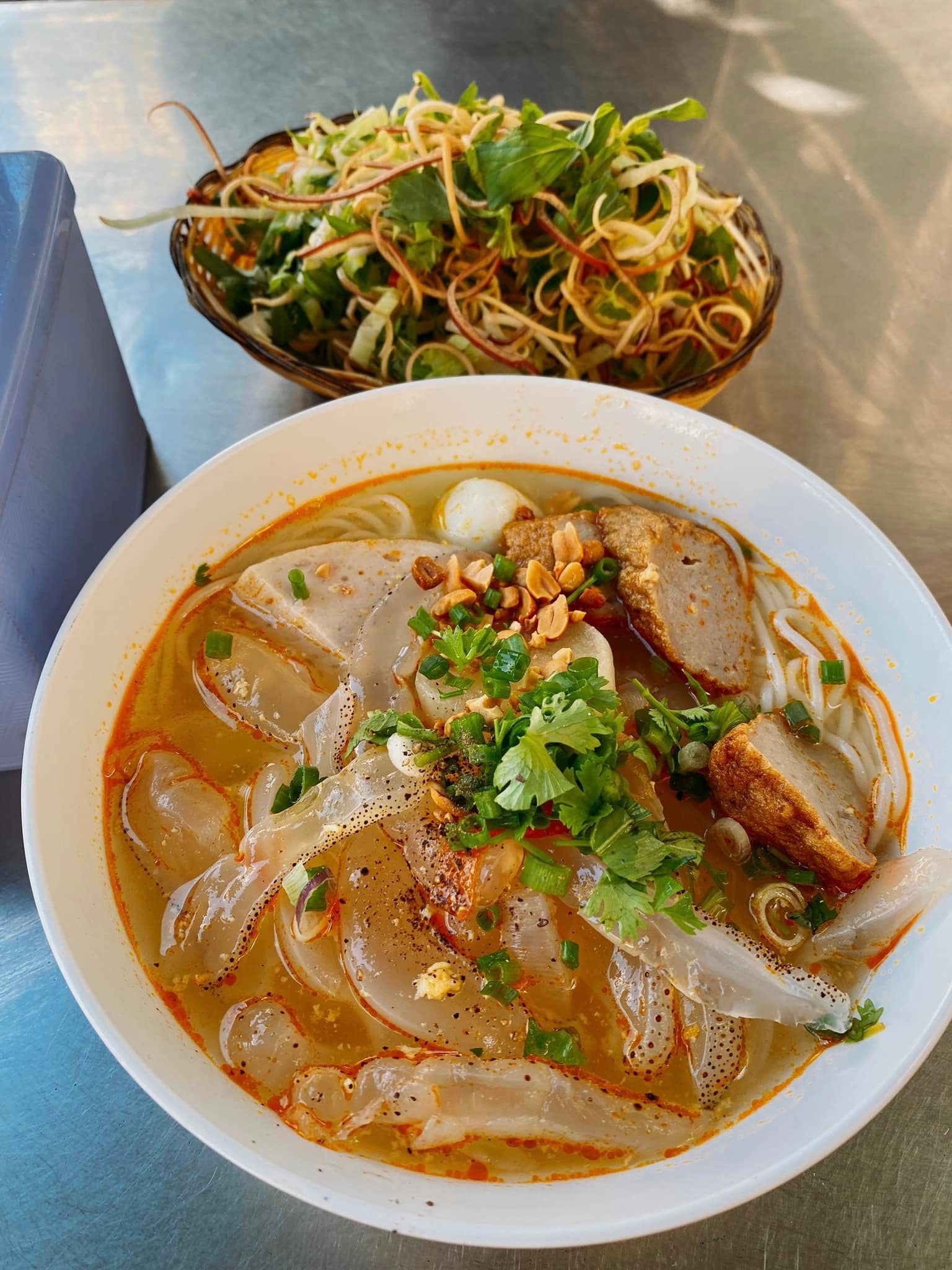 grilled squid, jellyfish noodle soup (Bun Sứa)
