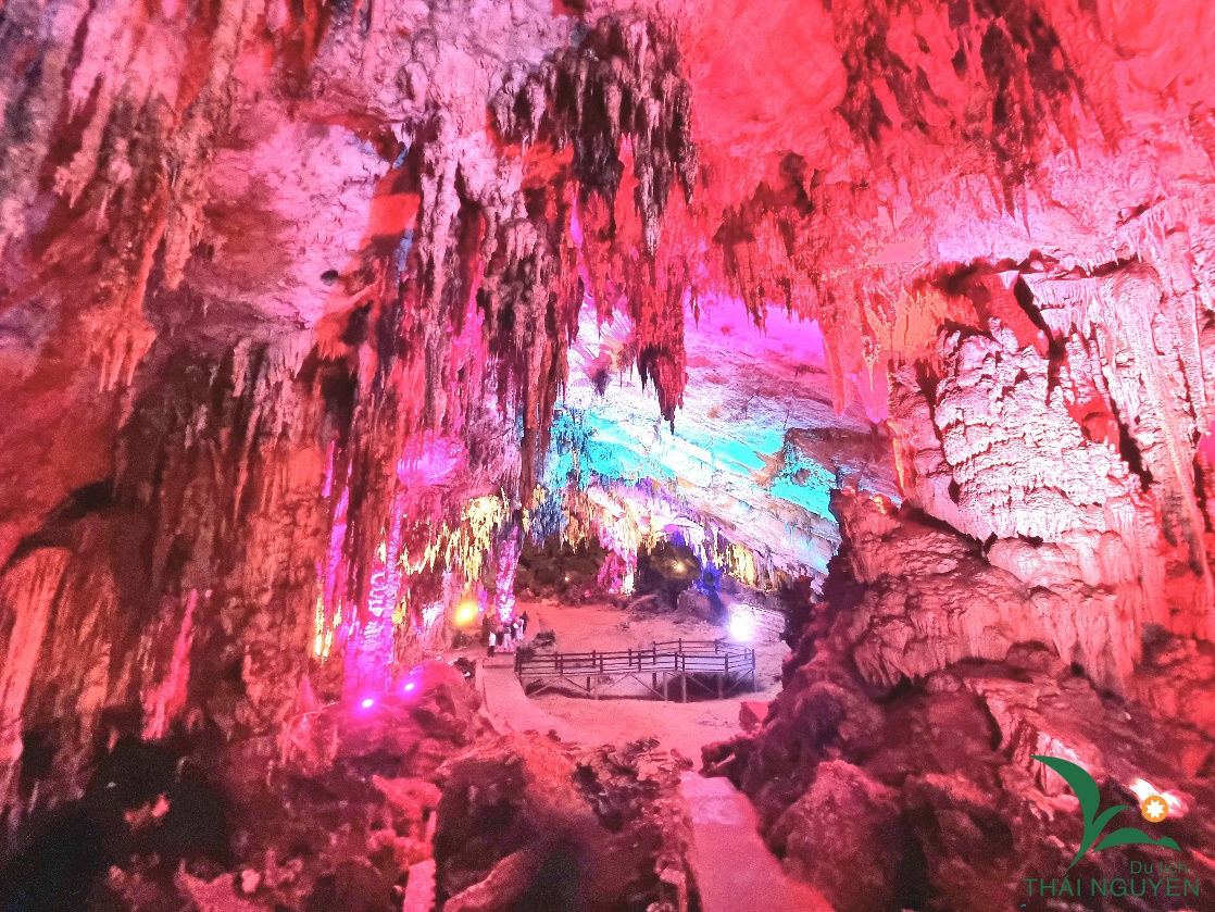 hua-ma-cave-bac-kan-vietnam