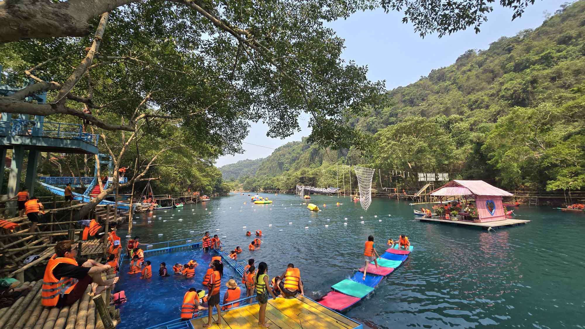 suoi-nuoc-mooc-Quang-Binh-province-central-vietnam-fishing-tour-trip-travel-angler